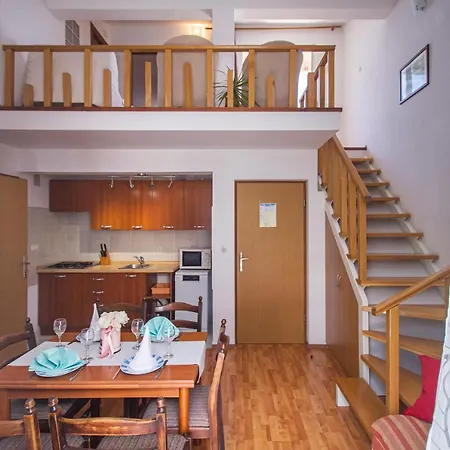 Branka アパート マカルスカ