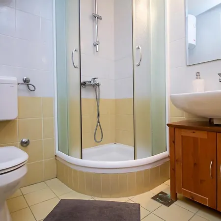 Branka アパート マカルスカ